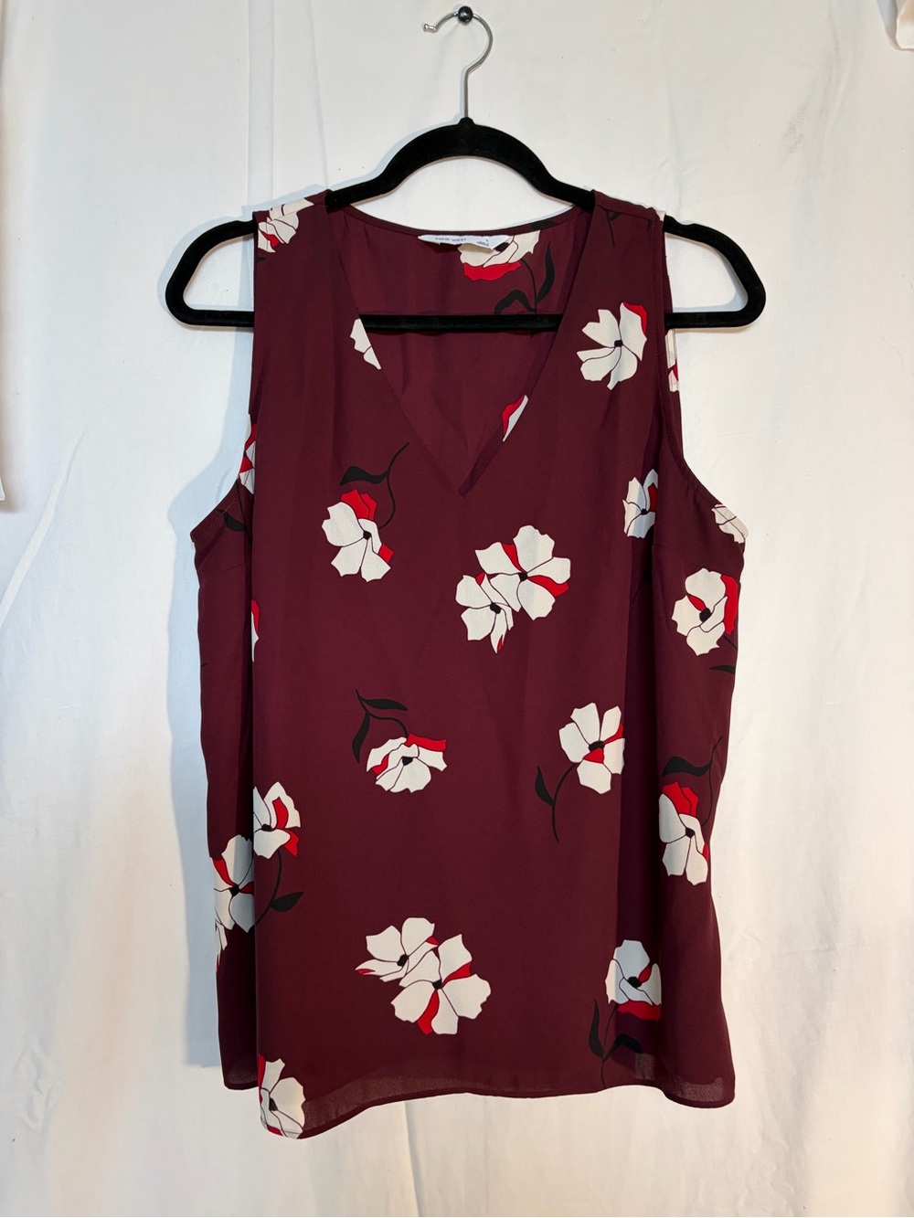 Nine West Sleeveless V-Neck Floral Top in Burgundy